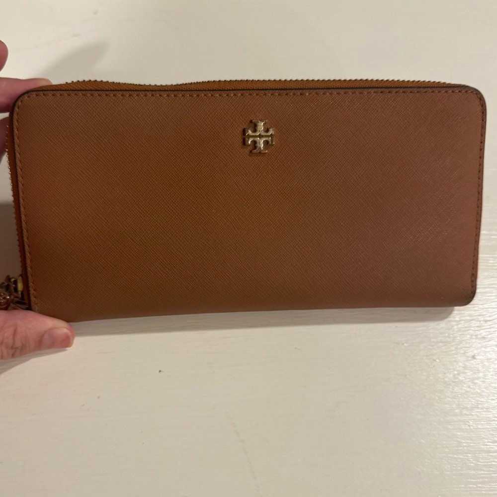 Tory Burch Emerson Fold Wallet - Picture 3 of 10